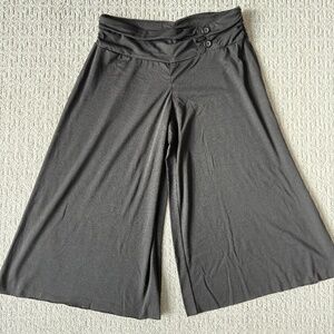 Black Culottes/Gauchos Ruched Waist Size Medium